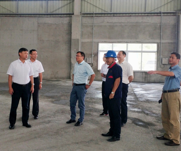 集團(tuán)公司黨委委員、股份公司黨委書記、總經(jīng)理蔣培進(jìn)到矸石項目部...